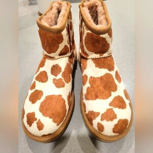 UGGS, womens 8, cow print sand